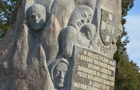 Фото из архива. Монумент жертвам Волынской резни.